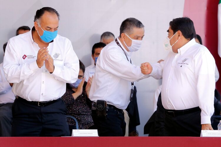 EN CEREMONIA DEL 1 DE MAYO SE RECONOCE   EL TRABAJO DE PERSONAL DE SALUD