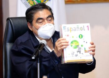 Instruye Miguel Barbosa a escuelas públicas recibir a alumnos de privadas