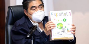 Instruye Miguel Barbosa a escuelas públicas recibir a alumnos de privadas