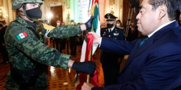 RECONOCE BARBOSA HUERTA A PERSONAL  DE LA SALUD EN GRITO DE INDEPENDENCIA