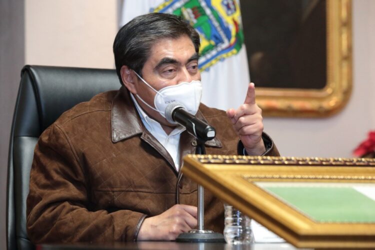 Autonomía de la BUAP no está siendo atacada, Juan Velásquez viene a defender al rector y su familia: Miguel Barbosa