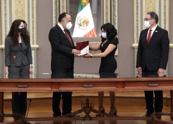 TIENE PUEBLA UN GOBIERNO DEMOCRÁTICO: MBH; ENTREGA SU SEGUNDO INFORME AL CONGRESO DEL ESTADO