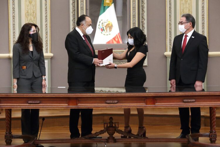 TIENE PUEBLA UN GOBIERNO DEMOCRÁTICO: MBH; ENTREGA SU SEGUNDO INFORME AL CONGRESO DEL ESTADO