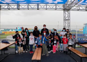 FÓRMULA E, DISFRUTADO POR ALUMNOS DE CENTROS DE ASISTENCIA
