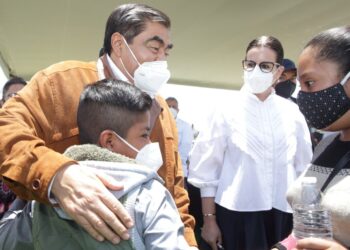 “GOBIERNO DE PUEBLA RESPONDE POR SU GENTE”: BARBOSA; REALIZA GIRA DE TRABAJO EN LA ZONA DEL SOCAVÓN