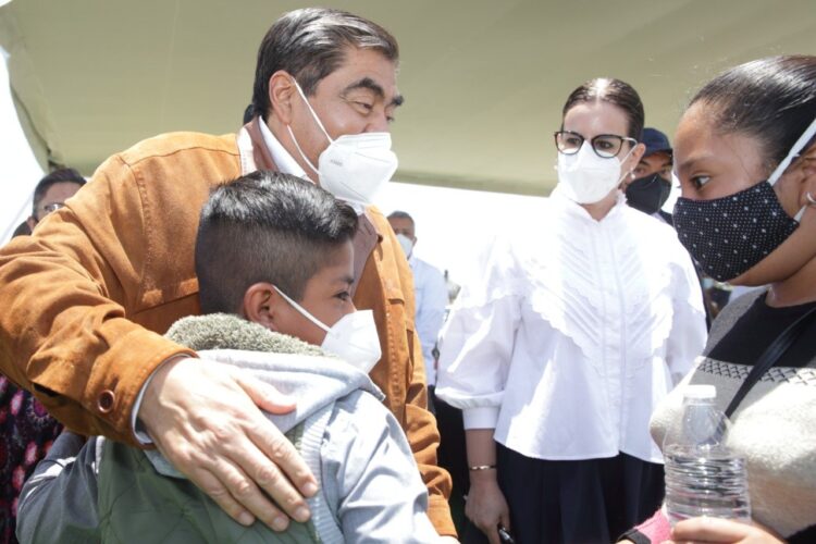 “GOBIERNO DE PUEBLA RESPONDE POR SU GENTE”: BARBOSA; REALIZA GIRA DE TRABAJO EN LA ZONA DEL SOCAVÓN