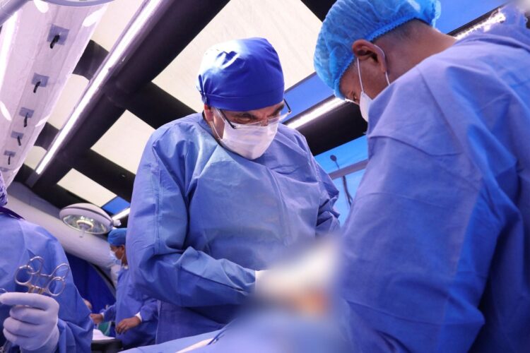 Realiza Salud 31 operaciones de mínima invasión en “Martes Ciudadano”