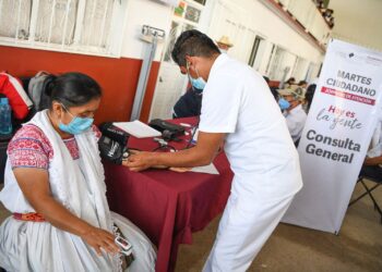 En comunidad de Cuetzalan, Salud realiza análisis sanguíneo a menores en “Martes Ciudadano”