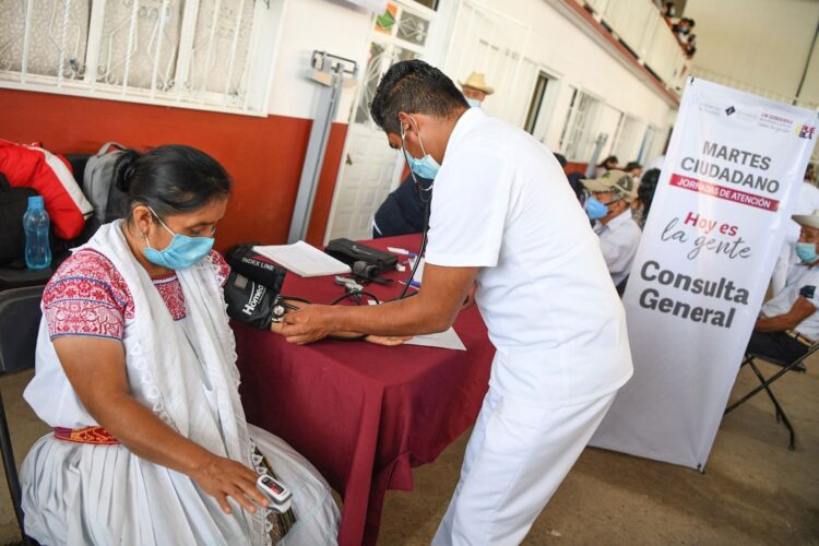 En comunidad de Cuetzalan, Salud realiza análisis sanguíneo a menores en “Martes Ciudadano”