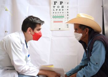 Con nuevo módulo de oftalmología, Salud beneficia a menor en “Martes Ciudadano