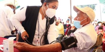 Aprovechan artesanos de El Seco módulo de pruebas de espirometría