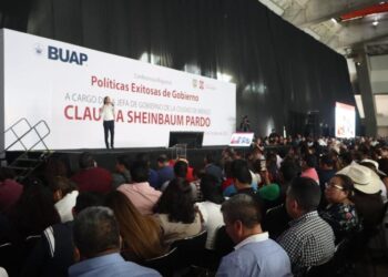 MAGISTRAL, RESPALDAN MÁS DE 20 MIL POBLANOS A CLAUDIA SHEINBAUM