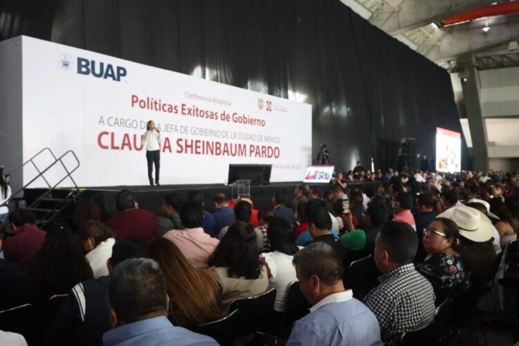 MAGISTRAL, RESPALDAN MÁS DE 20 MIL POBLANOS A CLAUDIA SHEINBAUM
