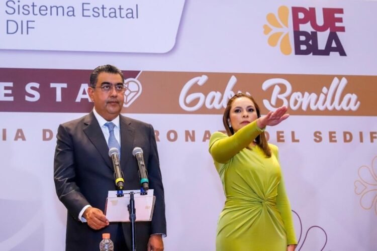 TOMA PROTESTA GABRIELA BONILLA COMO PRESIDENTA DEL SEDIF PUEBLA; GOBERNADOR RECONOCE LIDERAZGO DE ROSARIO OROZCO