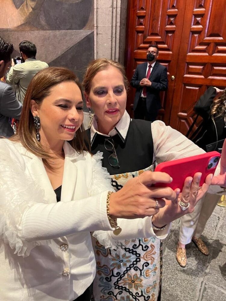 ASISTEN PRESIDENTA DEL SEDIF Y SECRETARIA DE ECONOMÍA DE PUEBLA A HOMENAJE A MUJERES INDÍGENAS DE MÉXICO Y CANADÁ