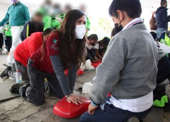Capacita SUMA a alumnos en primeros auxilios durante “Martes Ciudadano”