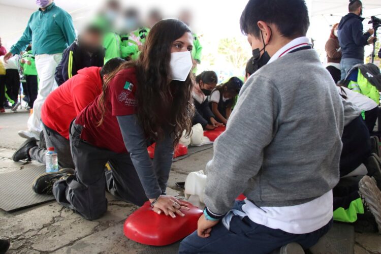 Capacita SUMA a alumnos en primeros auxilios durante “Martes Ciudadano”