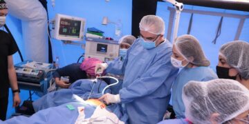 Durante “Viernes de las Mujeres” en Huaquechula, gobierno estatal beneficia a asistentes con cirugías y trámites jurídicos