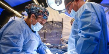 Durante “Martes Ciudadano”, Salud beneficia a mujer con operaciones de hernia y lipoma