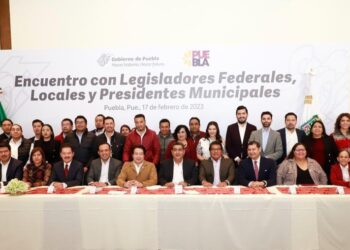 Mantiene Gobernador de Puebla agenda de gobernabilidad; sostiene reunión con legisladores y ediles