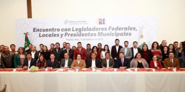 Mantiene Gobernador de Puebla agenda de gobernabilidad; sostiene reunión con legisladores y ediles