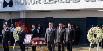 Preside Gobernador de Puebla homenaje a policía estatal que perdió la vida en cumplimiento de su deber