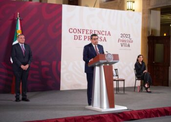 En Palacio Nacional, Sergio Salomón Céspedes invita a Feria de Puebla 2023 y al Desfile del 5 de Mayo
