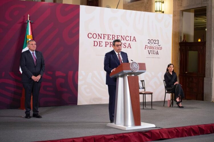 En Palacio Nacional, Sergio Salomón Céspedes invita a Feria de Puebla 2023 y al Desfile del 5 de Mayo