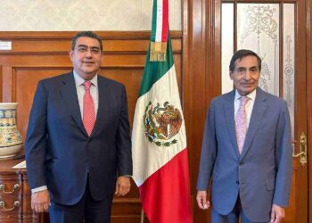Gobernador de Puebla sostiene encuentro con titular de Hacienda