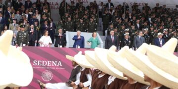 5 de Mayo, orgullo de Puebla; AMLO y Sergio Salomón Céspedes encabezan Desfile Cívico-Militar