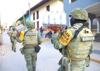 Refuerza Gobierno de Puebla labores para extinguir incendio forestal en Zacatlán