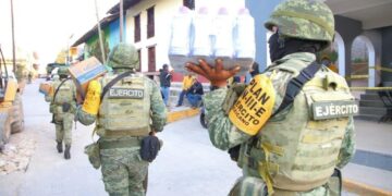 Refuerza Gobierno de Puebla labores para extinguir incendio forestal en Zacatlán