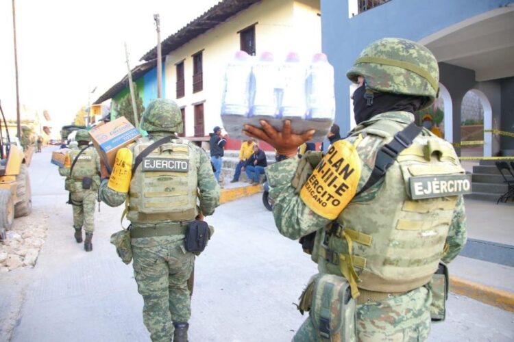 Refuerza Gobierno de Puebla labores para extinguir incendio forestal en Zacatlán