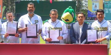 ENCABEZA SERGIO SALOMÓN ENTREGA DE CONCESIÓN POR 15 AÑOS DEL PARQUE DE BÉISBOL HERMANOS SERDÁN