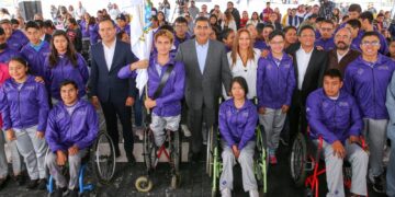ENCABEZA SERGIO SALOMÓN ABANDERAMIENTO DE LA DELEGACIÓN POBLANA RUMBO A PARANACIONALES CONADE 2023