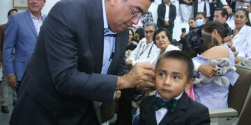 MANTIENE PUEBLA LUCHA REAL CONTRA LA DESIGUALDAD; SERGIO SALOMÓN Y GABY BONILLA ENTREGAN APARATOS COCLEARES