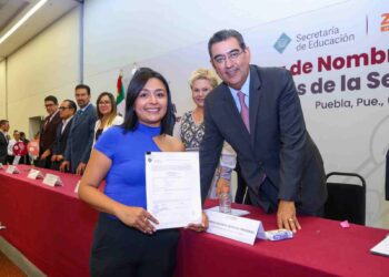 CON ENTREGA DE NOMBRAMIENTOS, GOBIERNO ESTATAL RECONOCE A DOCENTES Y BRINDA CERTEZA LABORAL