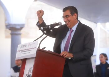 CON ENTREGA DE APARATOS AUDITIVOS Y EQUIPAMIENTOS, SERGIO SALOMÓN Y GABY BONILLA REFRENDAN COMPROMISO CON SECTORES VULNERABLES
