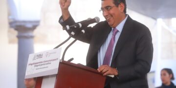 CON ENTREGA DE APARATOS AUDITIVOS Y EQUIPAMIENTOS, SERGIO SALOMÓN Y GABY BONILLA REFRENDAN COMPROMISO CON SECTORES VULNERABLES
