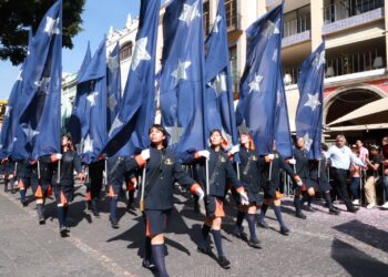 CON DESFILE Y ENTREGA DE MEDALLA “CARMEN SERDÁN”, PUEBLA CONMEMORA 113 ANIVERSARIO DE LA REVOLUCIÓN MEXICANA