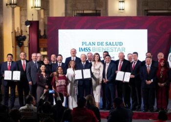 En inversión de salud, no hay límites, dice Américo ante AMLO y gobernadores