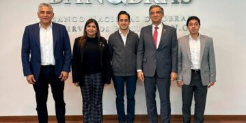 Américo presenta proyectos ante BANOBRAS, para transformar transporte