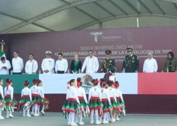 Preside gobernador de Tamaulipas desfile conmemorativo de la Revolución Mexicana