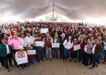 EN TEPEACA, GOBIERNOS FEDERAL Y DE PUEBLA INICIAN PROGRAMA DE ENTREGA DE FERTILIZANTE