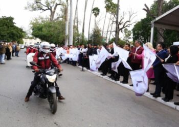 Entrega gobernador apoyos para mejorar servicios e infraestructura en Victoria
