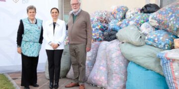 Encabeza Gaby Bonilla entrega de tapitas a fundación “Una Nueva Esperanza”