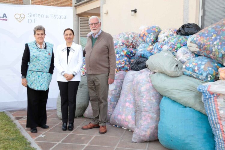 Encabeza Gaby Bonilla entrega de tapitas a fundación “Una Nueva Esperanza”