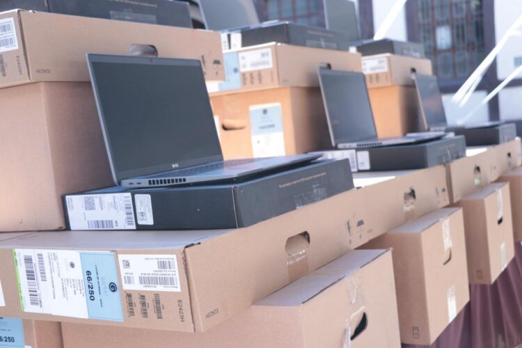 Con entrega de computadoras, SEDIF refuerza trabajo por población vulnerable