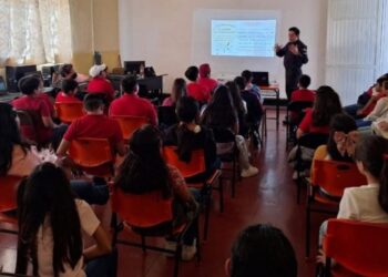 GUARDIA ESTATAL CIBERNÉTICA COLABORA CON MESAS DE SEGURIDAD Y JUSTICIA EN EL MANTE PARA PREVENIR CIBERDELITOS