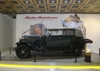 Inicia exposición temporal “Sueño americano: los autos que hicieron historia”